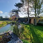 Avec Piscine La Buissiere - Fernelmont Penzion 3*